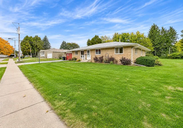 Photo 3 of Single family home for sale at 3237 26th Avenue, Rock Island, IL 61201 | MLS# 12796289 | Listing updated on 2026-10-28