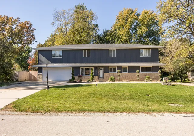 Single family home for sale at 6802 Tennessee Ave, Darien, IL 60561 | MLS# 12796304