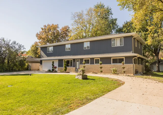 Photo 1 of Single family home for sale at 6802 Tennessee Ave, Darien, IL 60561 | MLS# 12796304 | Listing updated on 2026-10-29
