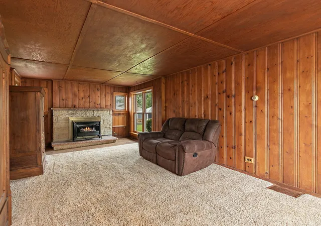 Photo 3 of Single family home for sale at 217 Oakleaf Rd, Lake In The Hills, IL 60156 | MLS# 12796314 | Listing updated on 2026-10-30