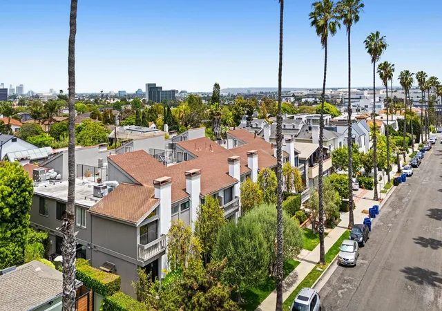 Photo 2 of Condo for sale at 1015 21st Street #B, Santa Monica, CA 90403 | MLS# 12796322 | Listing updated on 2026-10-28