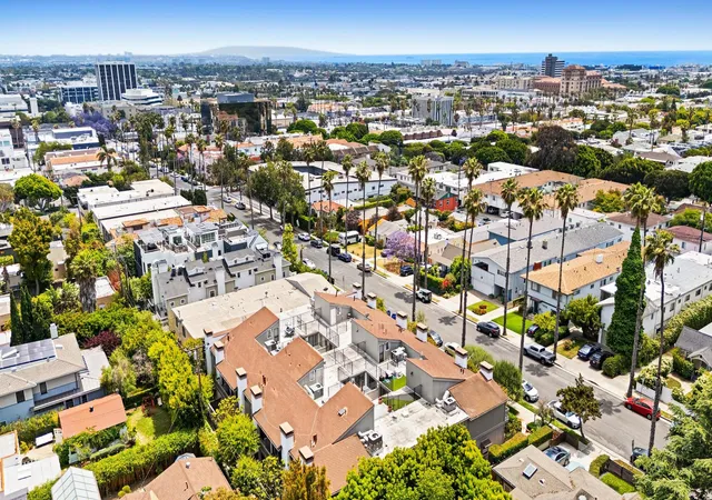 Photo 3 of Condo for sale at 1015 21st Street #B, Santa Monica, CA 90403 | MLS# 12796322 | Listing updated on 2026-10-28
