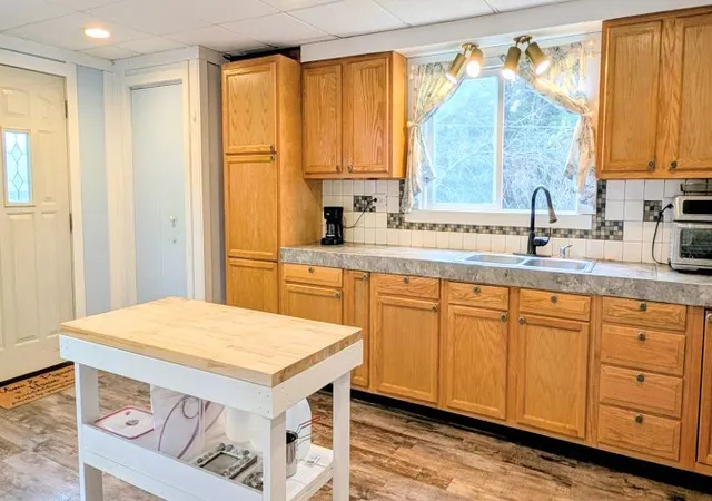 Photo 4 of Single family home for sale at 1570 Joliet Way, Dixon, IL 61021 | MLS# 12796328 | Listing updated on 2026-10-28