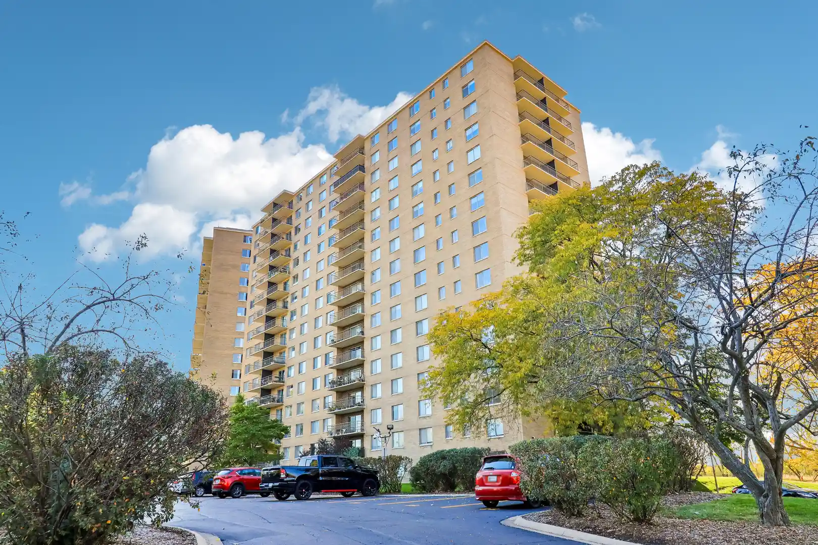 Listing Photo 1 - Condo for sale in 7033 N Kedzie Ave located at 7033 N Kedzie Ave, Chicago, IL 60645 - Unit #1704