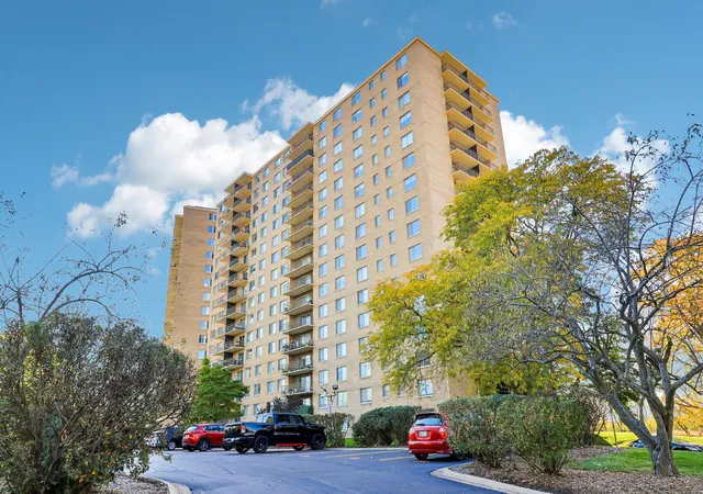 Listing Photo 1 - Condo for sale in building located at 7033 N Kedzie Ave, Chicago, IL 60645 - Unit #1704