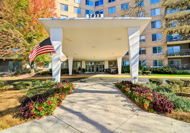 Listing Photo 2 - Condo for sale in building located at 7033 N Kedzie Ave, Chicago, IL 60645 - Unit #1704