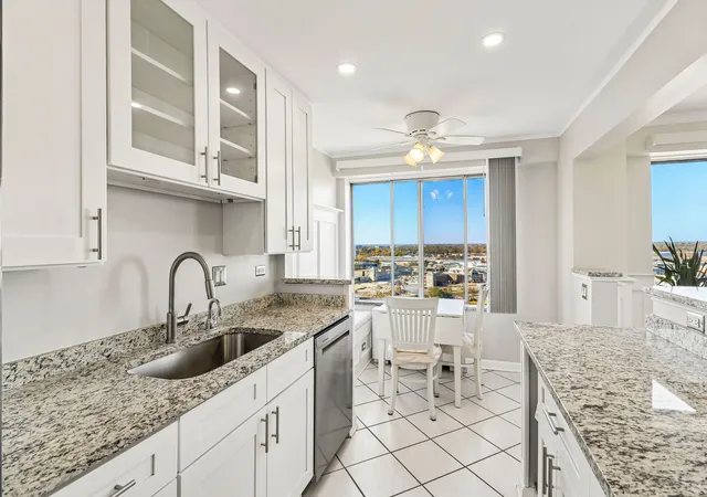 Listing Photo 3 - Condo for sale in building located at 7033 N Kedzie Ave, Chicago, IL 60645 - Unit #1704