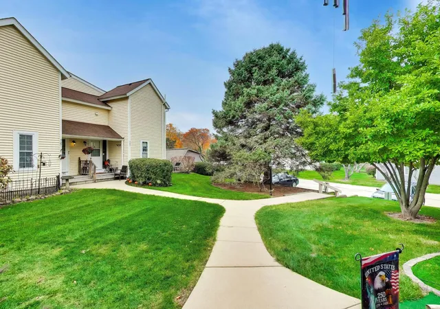 Photo 1 of Townhouse for sale at 911 Campbell Dr, Gurnee, IL 60031 | MLS# 12796341 | Listing updated on 2026-10-29
