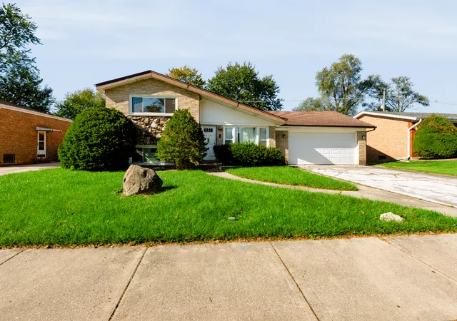 Photo 1 of Single family home for sale at 15322 Drexel Ave, South Holland, IL 60473 | MLS# 12796356 | Listing updated on 2026-10-28
