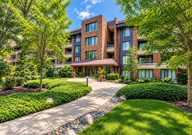Condo for sale at 1401 Burr Oak Rd #303B, Hinsdale, IL 60521 | MLS# 12796363