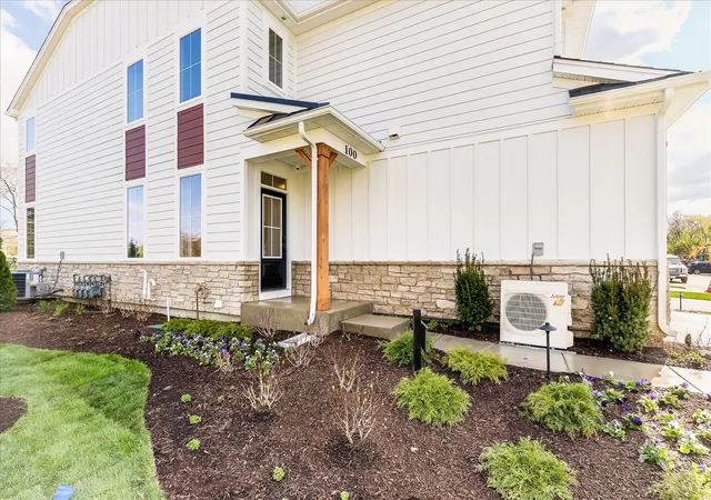 Photo 1 of Townhouse for sale at 116 Sterling Dr, Lincolnshire, IL 60069 | MLS# 12796371 | Listing updated on 2026-10-30