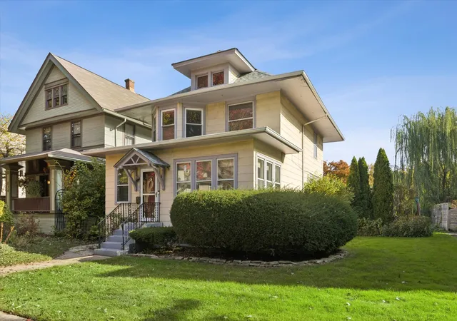 Photo 1 of Single family home for sale at 838 Clinton Ave, Oak Park, IL 60304 | MLS# 12796374 | Listing updated on 2026-10-29