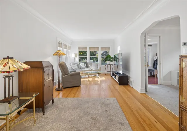 Photo 4 of Single family home for sale at 838 Clinton Ave, Oak Park, IL 60304 | MLS# 12796374 | Listing updated on 2026-10-30