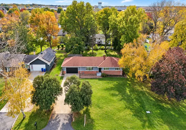 Photo 3 of Single family home for sale at 204 E Fairview Dr, De Kalb, IL 60115 | MLS# 12796375 | Listing updated on 2026-10-29