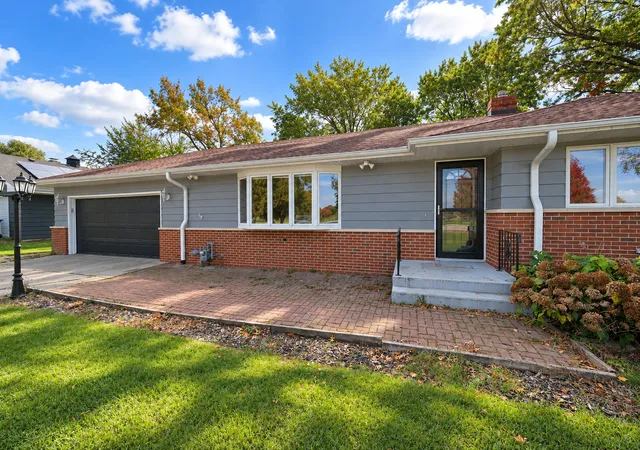 Photo 4 of Single family home for sale at 204 E Fairview Dr, De Kalb, IL 60115 | MLS# 12796375 | Listing updated on 2026-10-29
