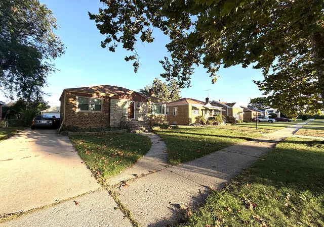 Photo 3 of Single family home for sale at 2321 S 24th Avenue, Broadview, IL 60155 | MLS# 12796445 | Listing updated on 2026-10-28