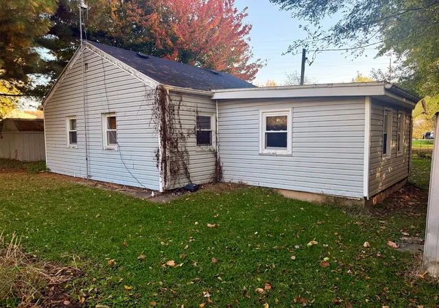 Photo 1 of Single family home for sale at 305 N Lincoln Ave, Dixon, IL 61021 | MLS# 12796479 | Listing updated on 2026-10-28