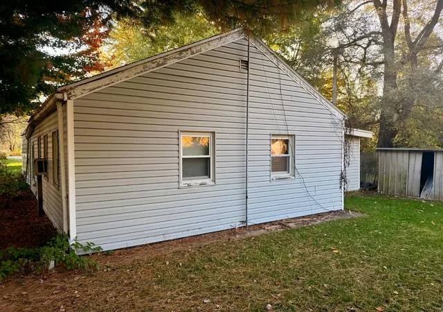 Photo 2 of Single family home for sale at 305 N Lincoln Ave, Dixon, IL 61021 | MLS# 12796479 | Listing updated on 2026-10-28