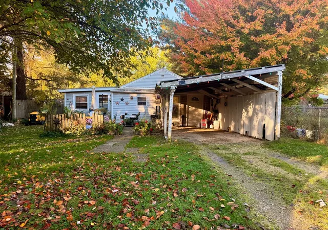 Photo 3 of Single family home for sale at 305 N Lincoln Ave, Dixon, IL 61021 | MLS# 12796479 | Listing updated on 2026-10-28