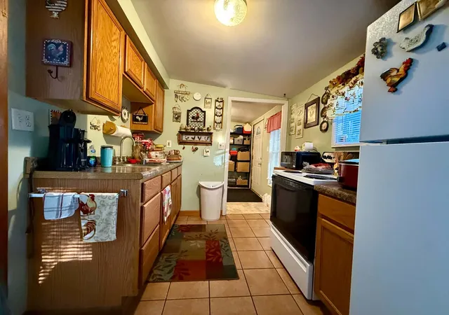 Photo 4 of Single family home for sale at 305 N Lincoln Ave, Dixon, IL 61021 | MLS# 12796479 | Listing updated on 2026-10-28