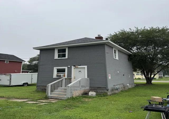 Photo 3 of Single family home for sale at 302 12th Street, East Moline, IL 61244 | MLS# 12796485 | Listing updated on 2026-10-28