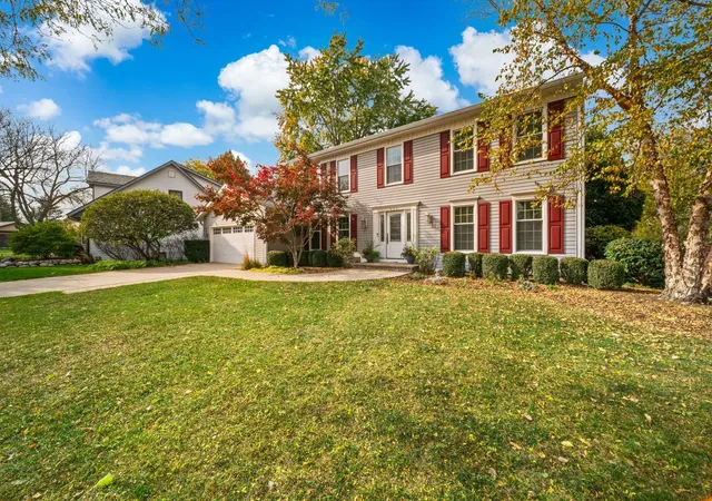Photo 1 of Single family home for sale at 826 Furlong Dr, Libertyville, IL 60048 | MLS# 12796506 | Listing updated on 2026-10-29