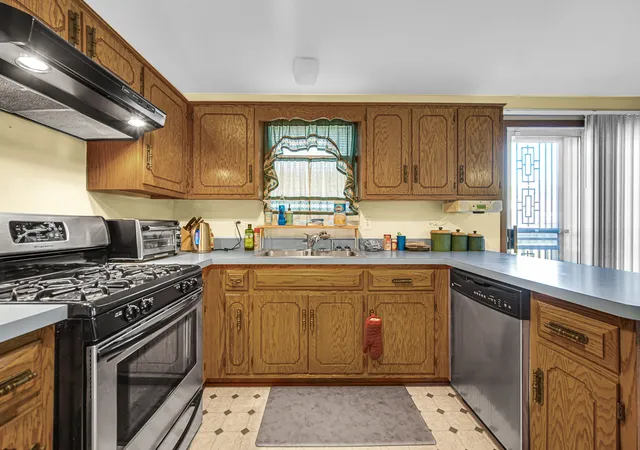 Photo 3 of Single family home for sale at 18214 Idlewild Dr, Country Club Hills, IL 60478 | MLS# 12796510 | Listing updated on 2026-10-29