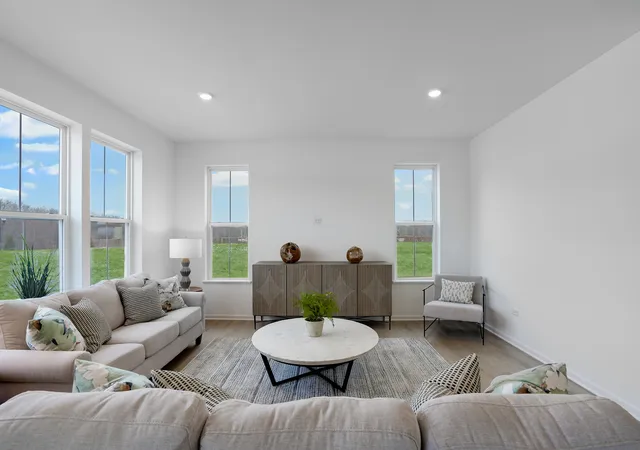 Photo 3 of Single family home for sale at 544 Lismore Cir, Elgin, IL 60124 | MLS# 12796513 | Listing updated on 2026-10-30