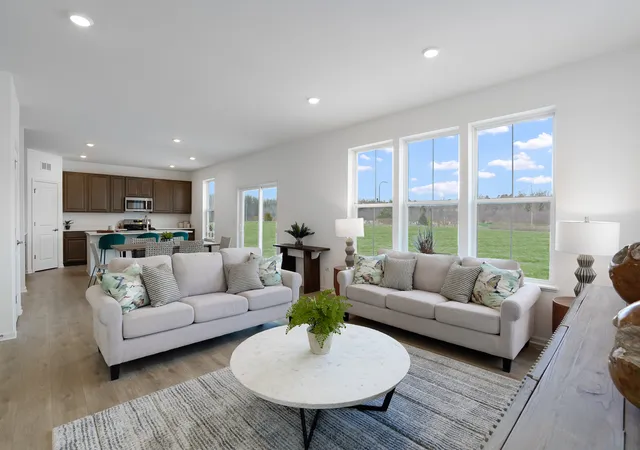 Photo 4 of Single family home for sale at 544 Lismore Cir, Elgin, IL 60124 | MLS# 12796513 | Listing updated on 2026-10-30
