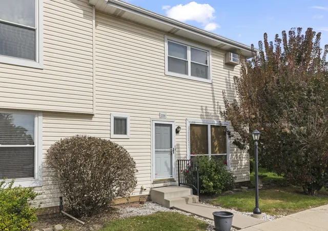 Townhouse for sale at 230 Raintree Ct, Aurora, IL 60504 | MLS# 12796517