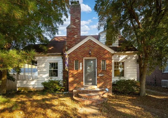 Photo 1 of Single family home for sale at 2204 Walnut St, Murphysboro, IL 62966 | MLS# 12796567 | Listing updated on 2026-10-29