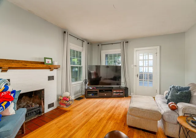 Photo 4 of Single family home for sale at 2204 Walnut St, Murphysboro, IL 62966 | MLS# 12796567 | Listing updated on 2026-10-29