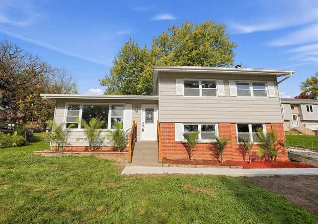 Single family home for sale at 1010 W Meadowlark Dr, McHenry, IL 60051 | MLS# 12796596