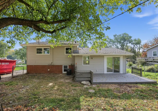 Photo 1 of Single family home for sale at 1010 W Meadowlark Dr, Mc Henry, IL 60051 | MLS# 12796596 | Listing updated on 2026-10-28