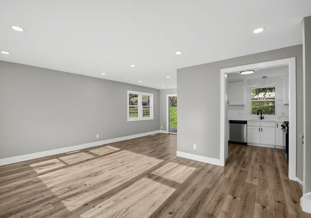 Photo 3 of Single family home for sale at 1010 W Meadowlark Dr, Mc Henry, IL 60051 | MLS# 12796596 | Listing updated on 2026-10-28
