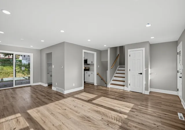Photo 4 of Single family home for sale at 1010 W Meadowlark Dr, Mc Henry, IL 60051 | MLS# 12796596 | Listing updated on 2026-10-28