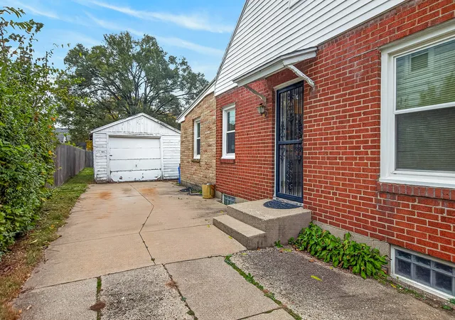 Photo 3 of Single family home for sale at 2231 Custer Ave, Rockford, IL 61103 | MLS# 12796604 | Listing updated on 2026-10-29