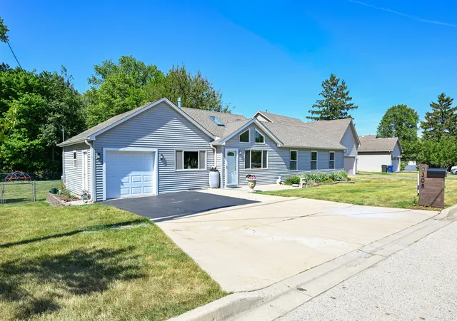 Single family home for sale at 308 Beach Dr, Algonquin, IL 60102 | MLS# 12796626