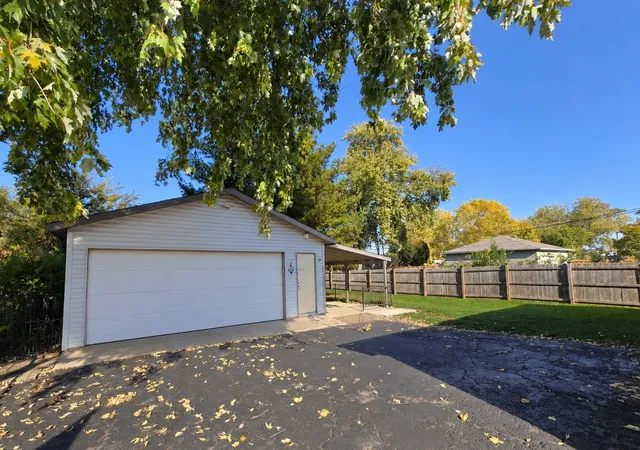 Photo 2 of Single family home for sale at 720 E Le Moyne Ave, Lombard, IL 60148 | MLS# 12796647 | Listing updated on 2026-10-29
