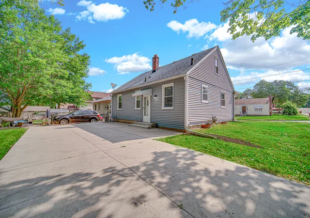 Photo 19 of Single family home for sale at 702 N Independence Ave, Rockford, IL 61101 | MLS# 12796660 | Listing updated on 2026-10-29