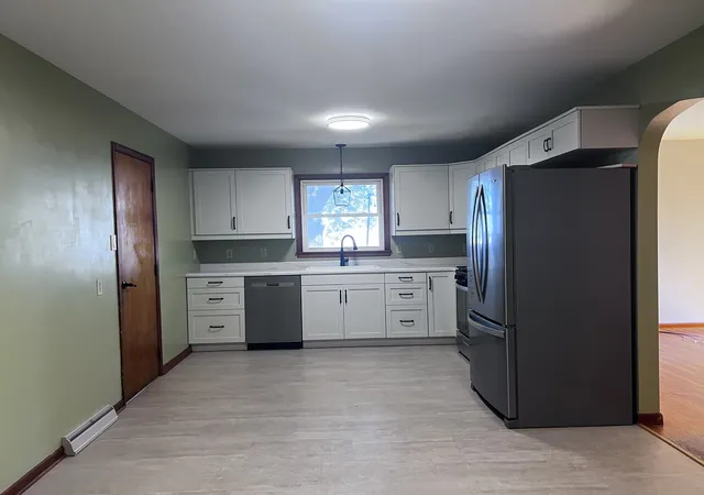 Photo 4 of Single family home for sale at 211 Florida Dr, Gifford, IL 61847 | MLS# 12796682 | Listing updated on 2026-10-29