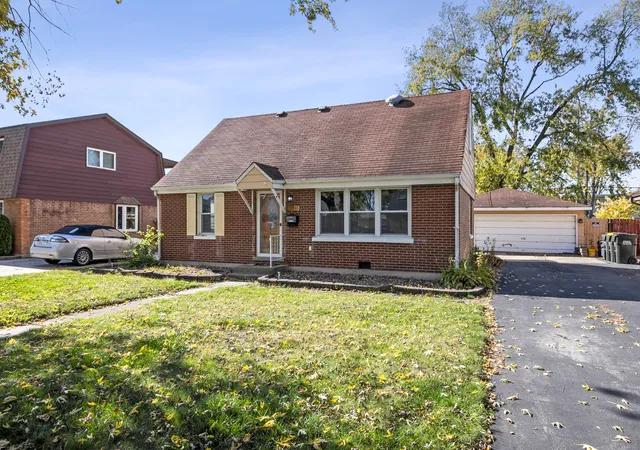 Photo 1 of Single family home for sale at 10930 Mcvicker Ave, Chicago Ridge, IL 60415 | MLS# 12796683 | Listing updated on 2026-10-29