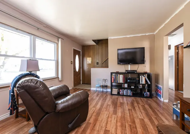 Photo 4 of Single family home for sale at 10930 Mcvicker Ave, Chicago Ridge, IL 60415 | MLS# 12796683 | Listing updated on 2026-10-29