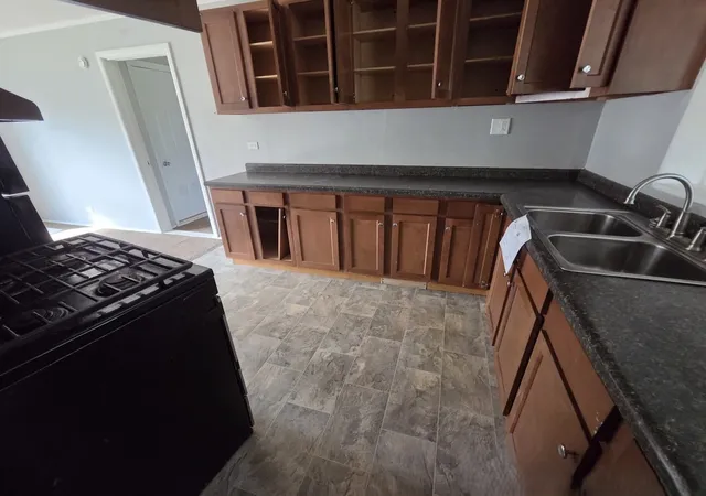 Photo 3 of Single family home for sale at 320 Marquette St, Park Forest, IL 60466 | MLS# 12796699 | Listing updated on 2026-10-29