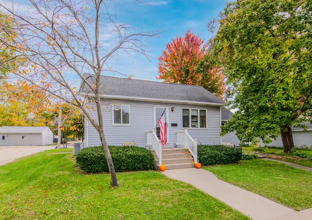 Photo 1 of Single family home for sale at 1022 Creve Coeur St, La Salle, IL 61301 | MLS# 12796700 | Listing updated on 2026-10-29