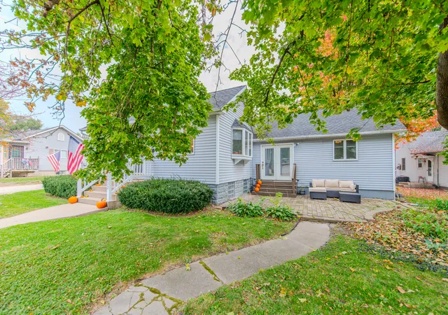 Photo 1 of Single family home for sale at 1022 Creve Coeur St, La Salle, IL 61301 | MLS# 12796700 | Listing updated on 2026-10-29