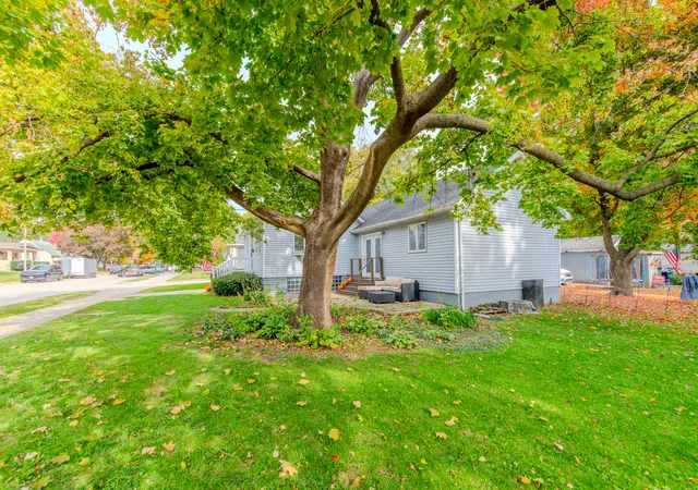 Photo 2 of Single family home for sale at 1022 Creve Coeur St, La Salle, IL 61301 | MLS# 12796700 | Listing updated on 2026-10-29