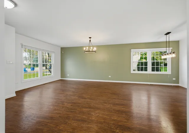 Photo 2 of Single family home for sale at 625 Dogleg Ln, Bartlett, IL 60103 | MLS# 12796709 | Listing updated on 2026-10-30