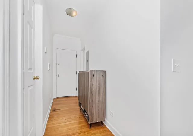 Listing Photo 2 - Condo for sale in building located at 2514 W N Shore Ave, Chicago, IL 60645 - Unit #1