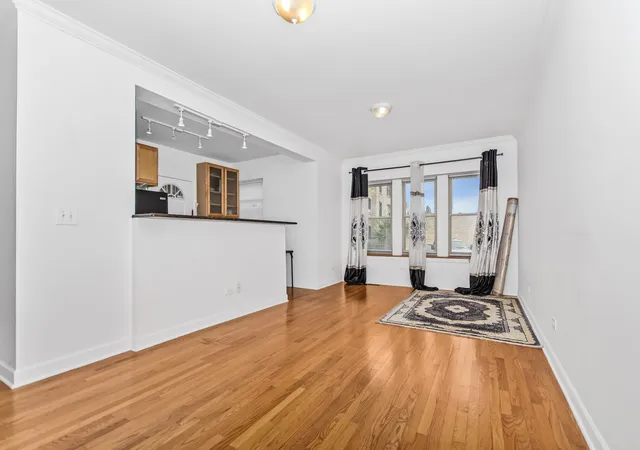 Listing Photo 1 - Condo for sale in building located at 2514 W N Shore Ave, Chicago, IL 60645 - Unit #1